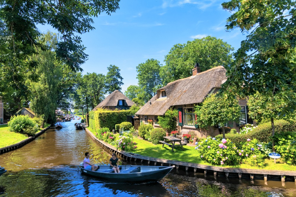 Mê mẩn trước vẻ đẹp của ngôi làng Giethoorn tại Hà Lan