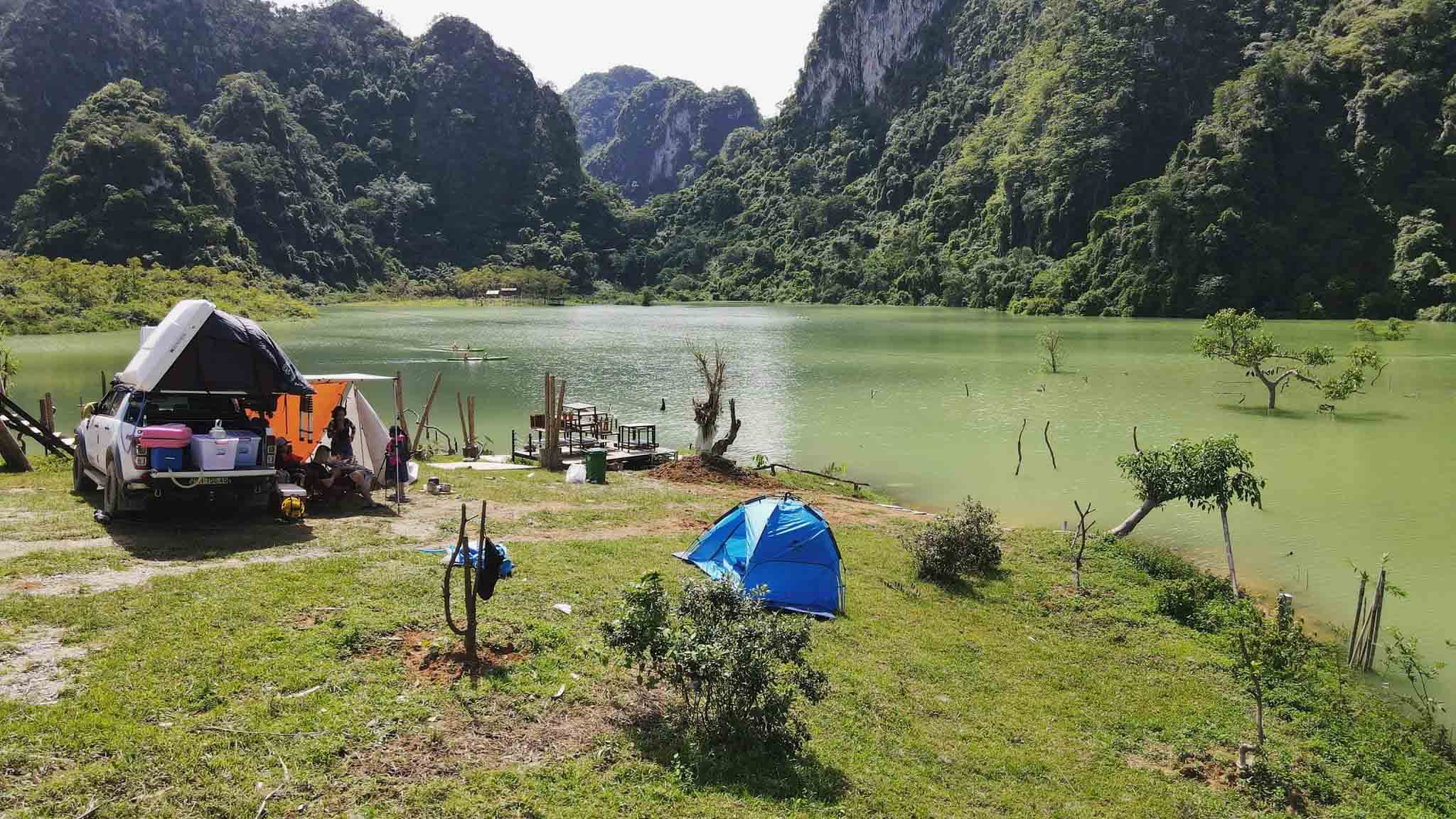 Cắm trại, chèo thuyền khám phá vẻ đẹp thơ mộng hồ Nong Dùng